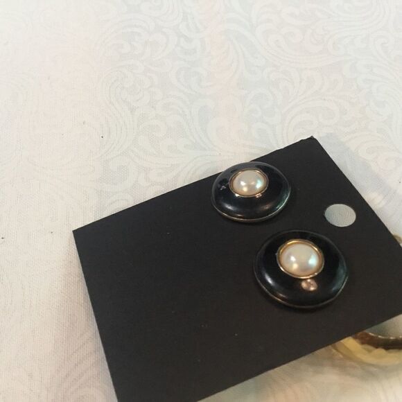 Black and Faux Pearl Pierced Earrings - Picture 5 of 5